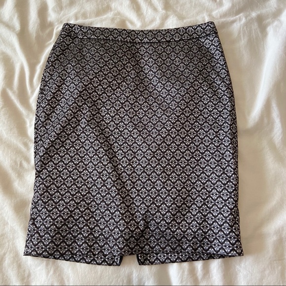 RW&Co black and silver metallic pencil skirt - Picture 4 of 6